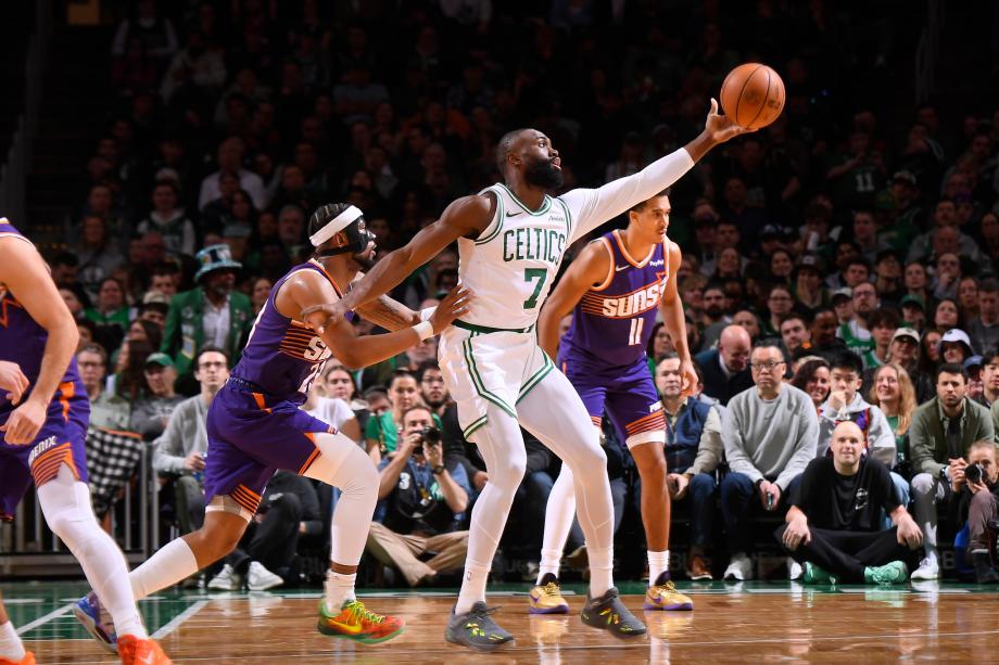 皇冠体育-布朗41+7布克空砍40+6 凯尔特人主场力克太阳